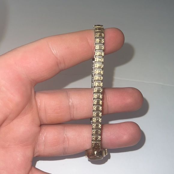 Vintage Women’s Elgin 21 10K Bezel Watch - Picture 10 of 10